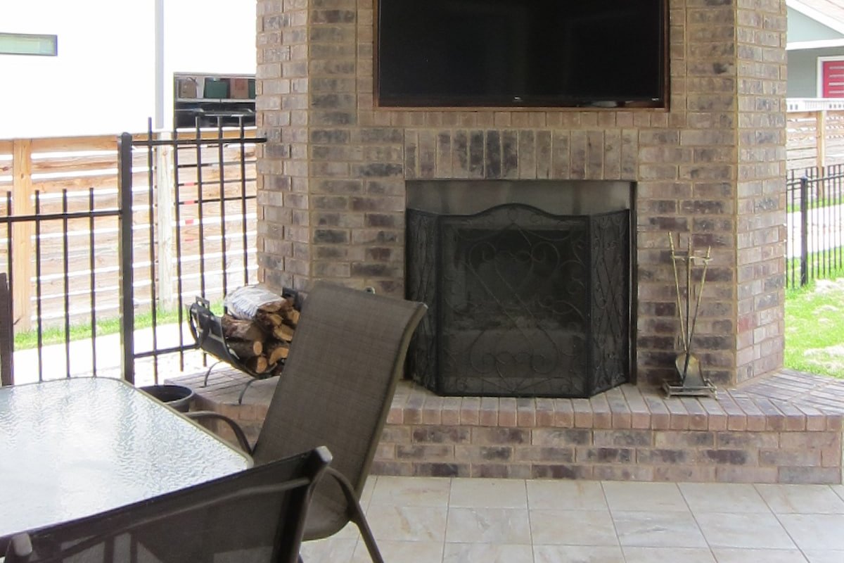 Beautiful Crestview House, Great Location! gallery image 5