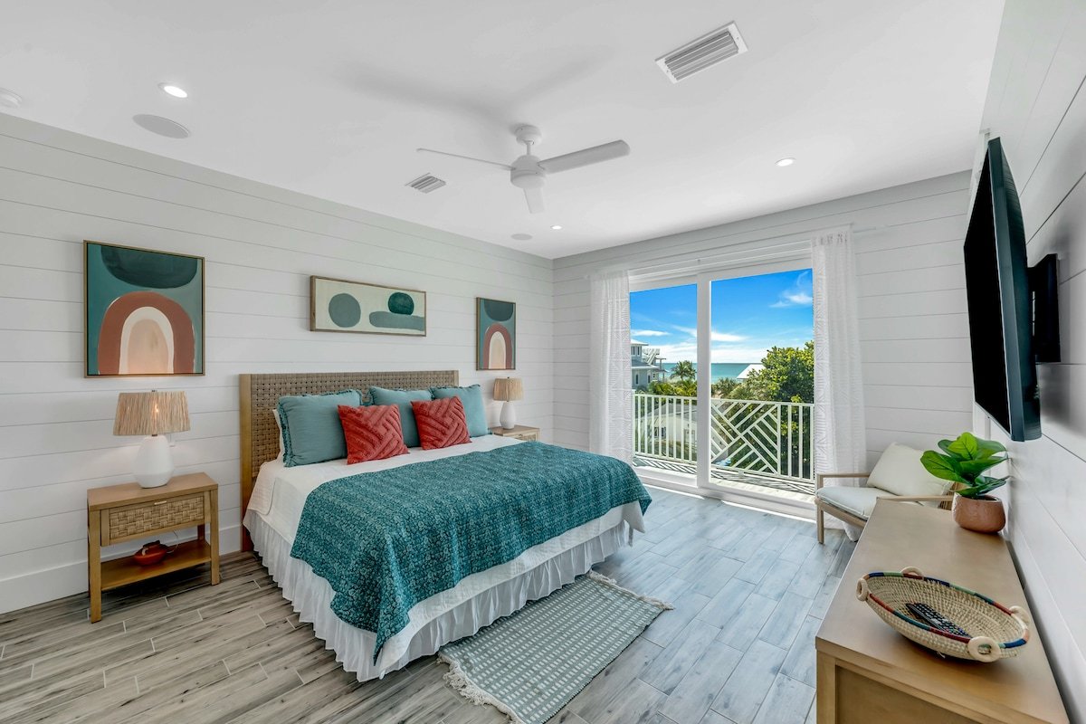 Coming in Hot! Rooftop Views, Pool and Spa! gallery image 4