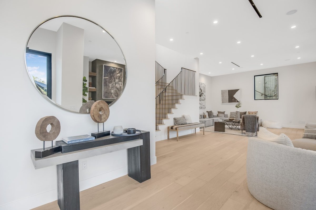 New Hollywood Hills Modern – Pool & City Views gallery image 3