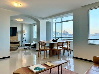 Sea-view Apartment at Posto 6 in Copacabana