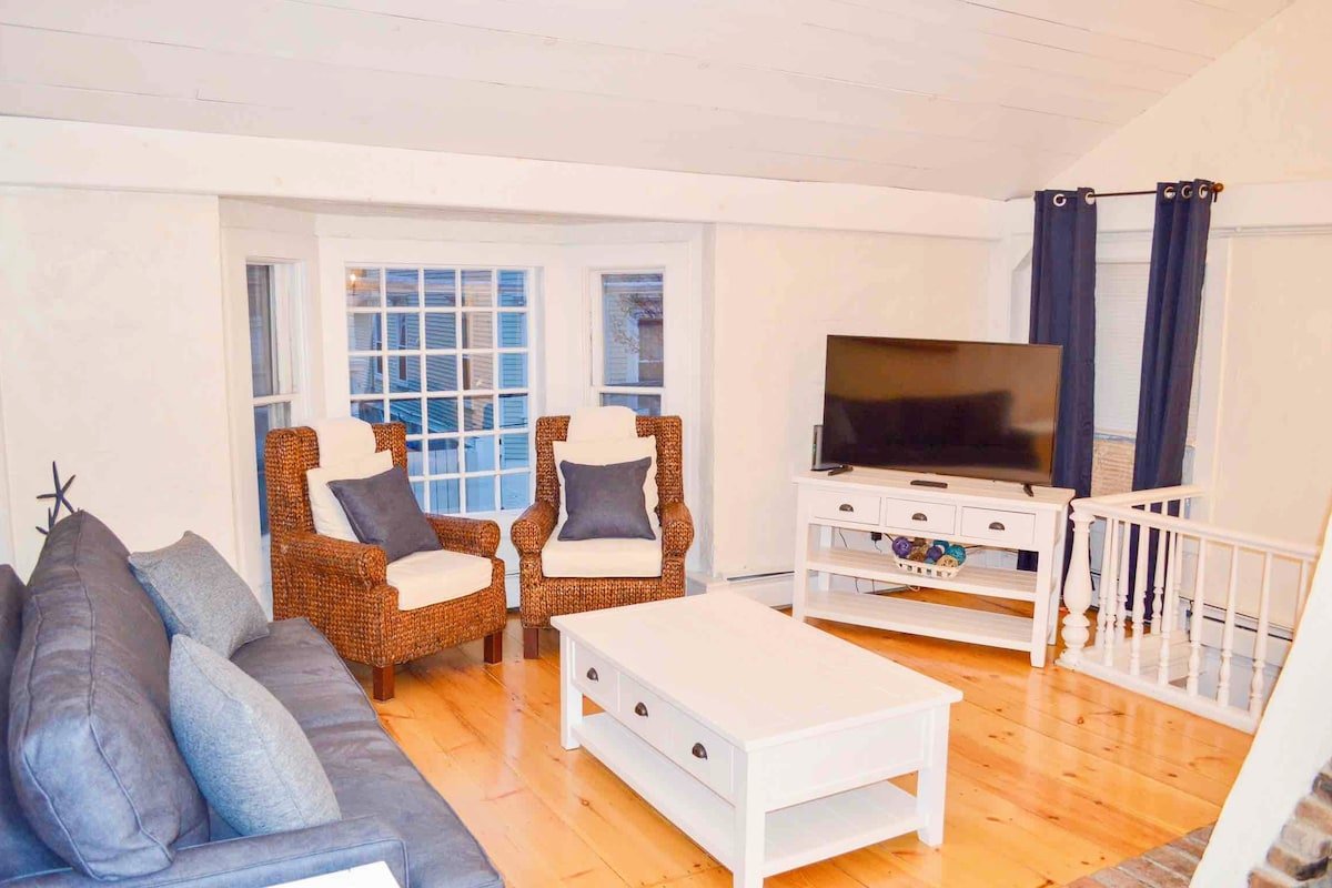 Spacious Home in the Heart of Downtown Newport gallery image 3