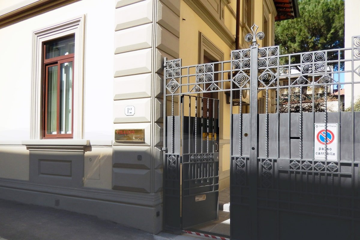 Villa in the city gallery image 4