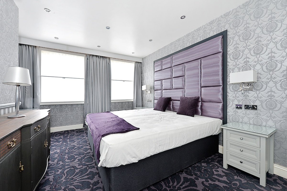 4 Bed/2 Bath Duplex, AC, FibreOptic Wi-Fi gallery image 2