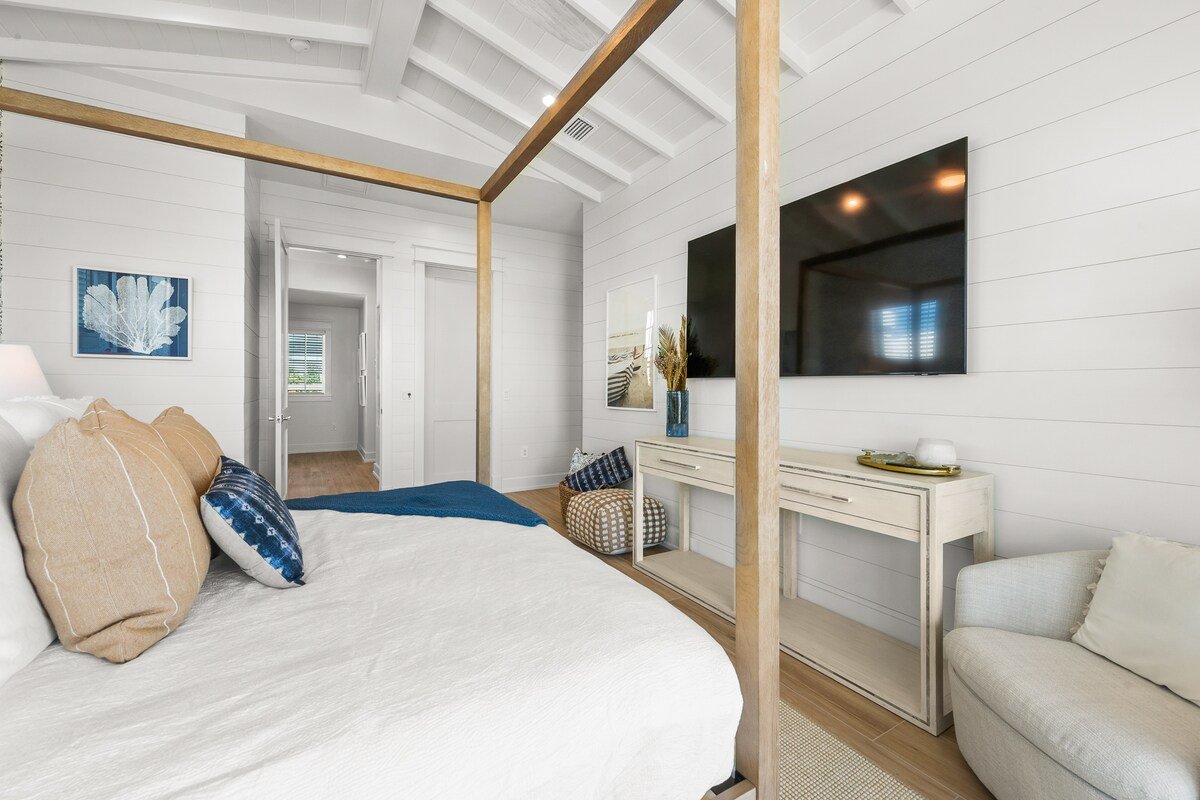 Luxury home! Pool and Spa, Golf cart, and Bikes gallery image 4