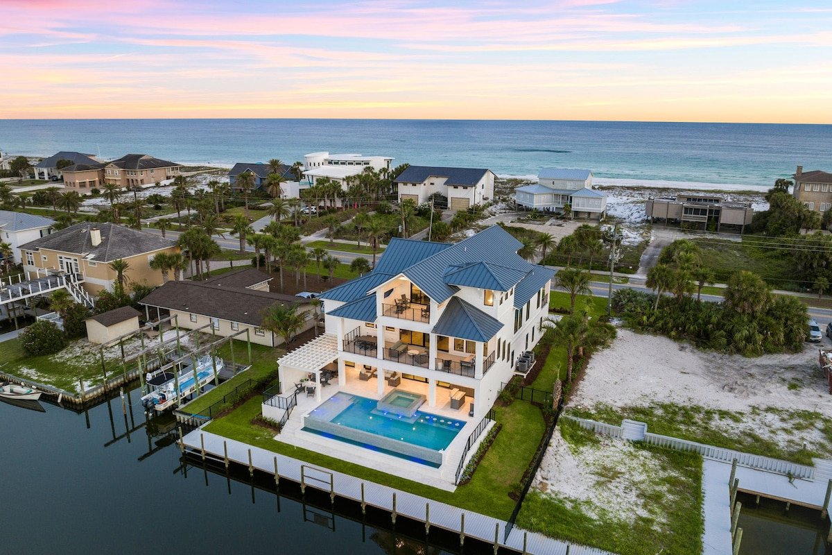 The Destin Boathouse|Easy Beach Access|Pool