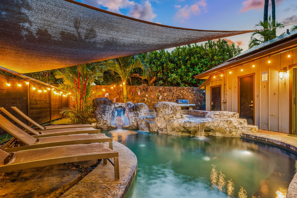 Huge Home w/Private Pool, Jacuzzi & Water Slide!