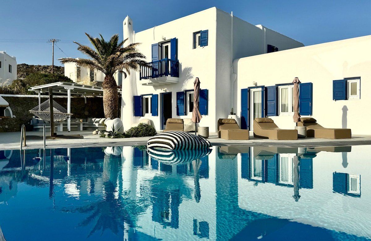 Stay Waterfront – Stunning 6-Bedroom Villa Annita gallery image 3