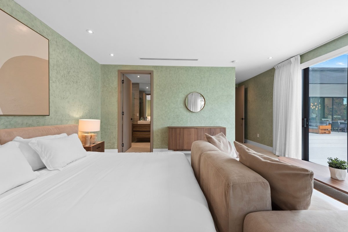 Sophisticated 9BR Villa Ruby gallery image 2