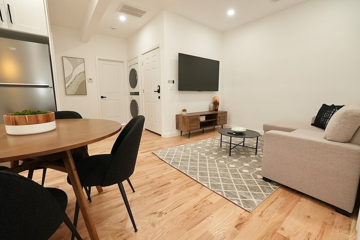 5 Bedrooms 2bath, w/ Parking by EWR American Dream gallery image 4