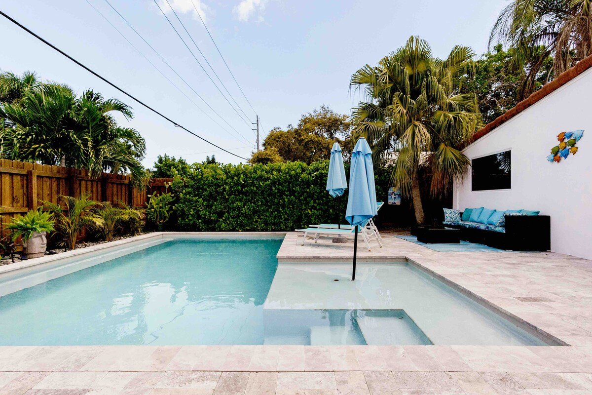 Stylish & Bright ~ 5★ Location, Pool, Hot Tub, Pkg gallery image 5