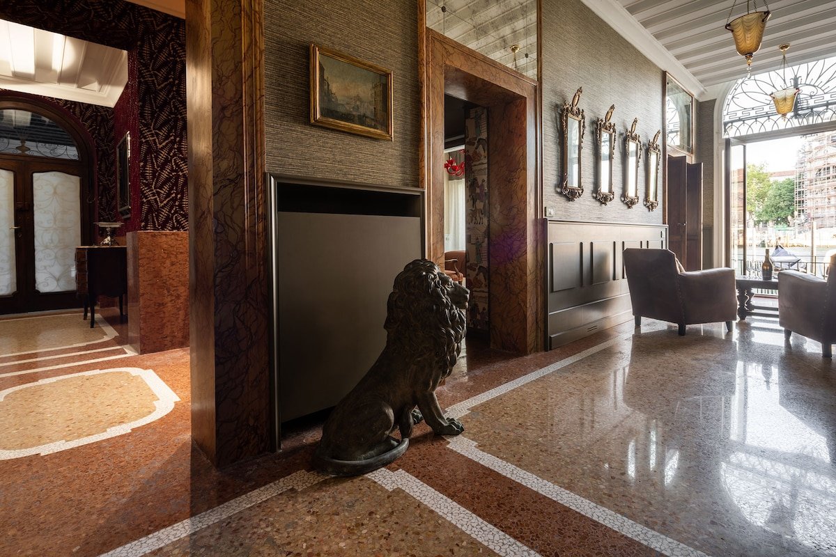 Dogaressa gallery image 4