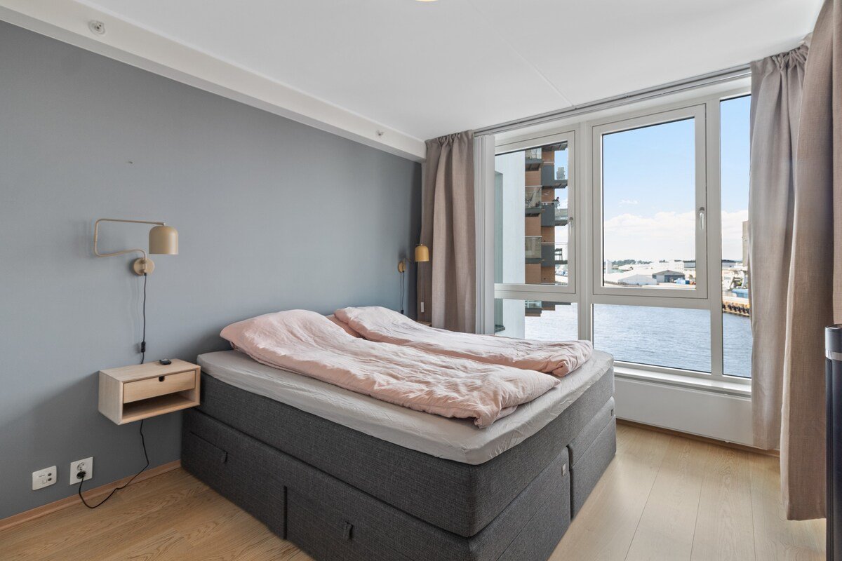 Luxury 2BR Tjuvholmen Apt with Fjord Views gallery image 4