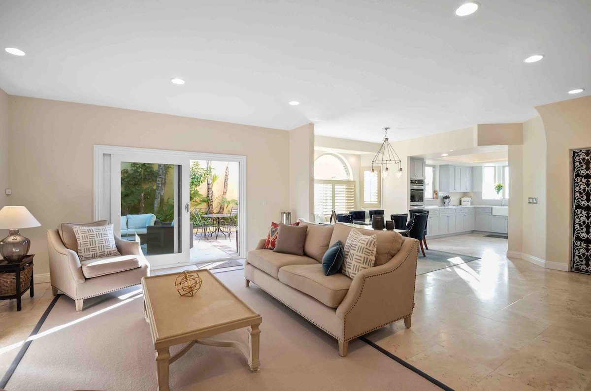 Gorgeous 4-bedroom villa close to beach gallery image 2