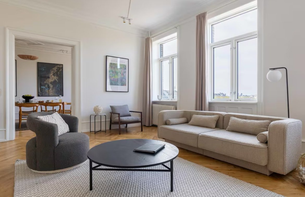 City center apartment 4 bedrooms and elevator gallery image 3