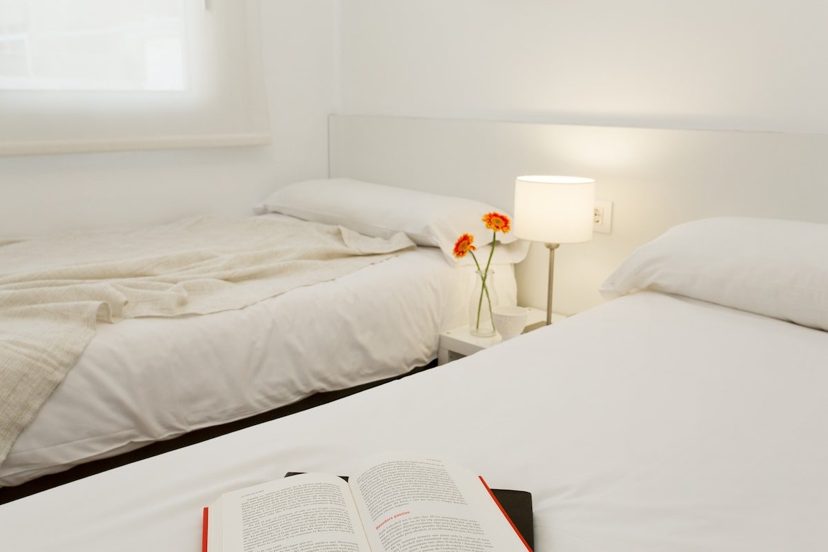 Three Bedroom Duplex Apartment From Steps Subway Station in BCN Center gallery image 4