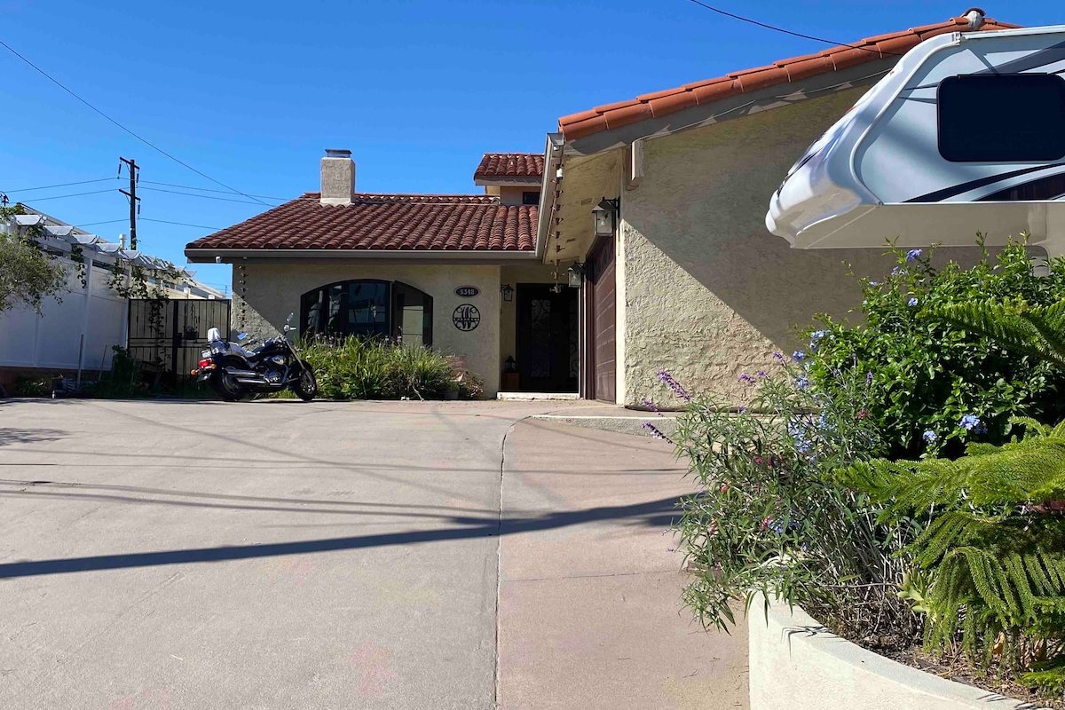 Luxury Big Home 1 mile from Beach gallery image 3