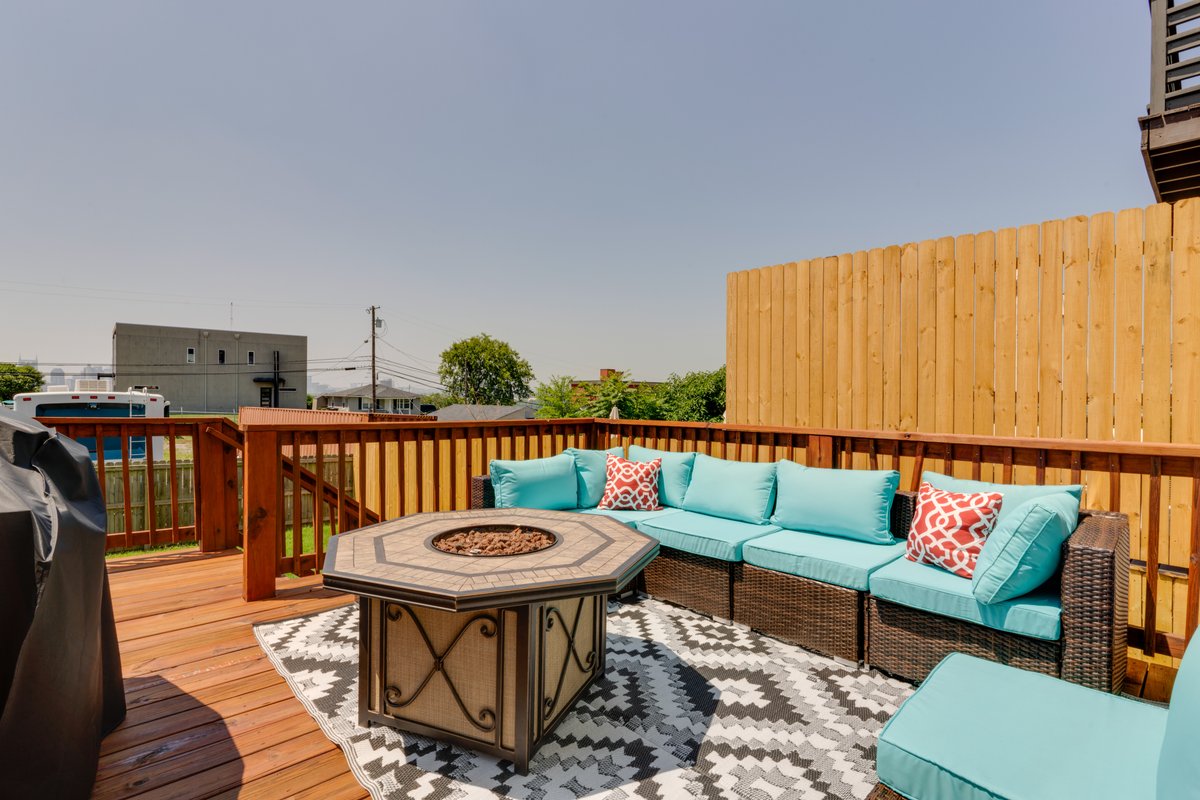 F3) HUGE Home/Yard-Beds Galore-No Cleaning Fee!