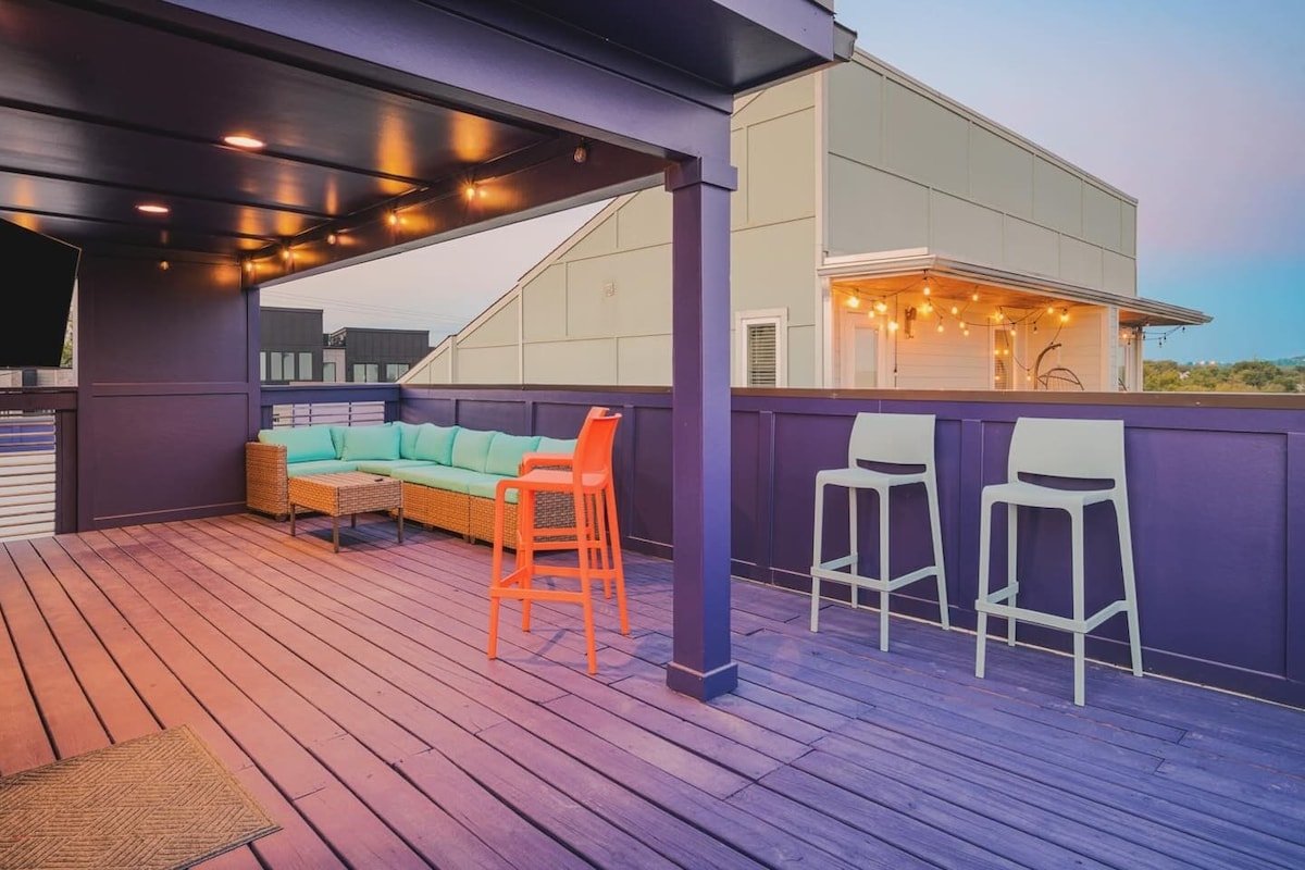 Girl Trip, Mins to DT, Hot Tub, Sleeps 12 gallery image 5