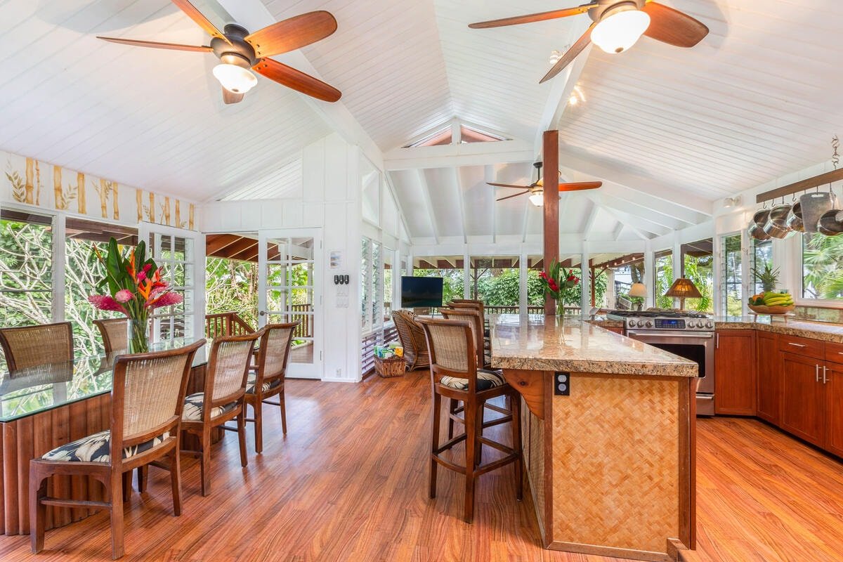 Hale Aloha w/Ocean Views – steps to beach gallery image 5