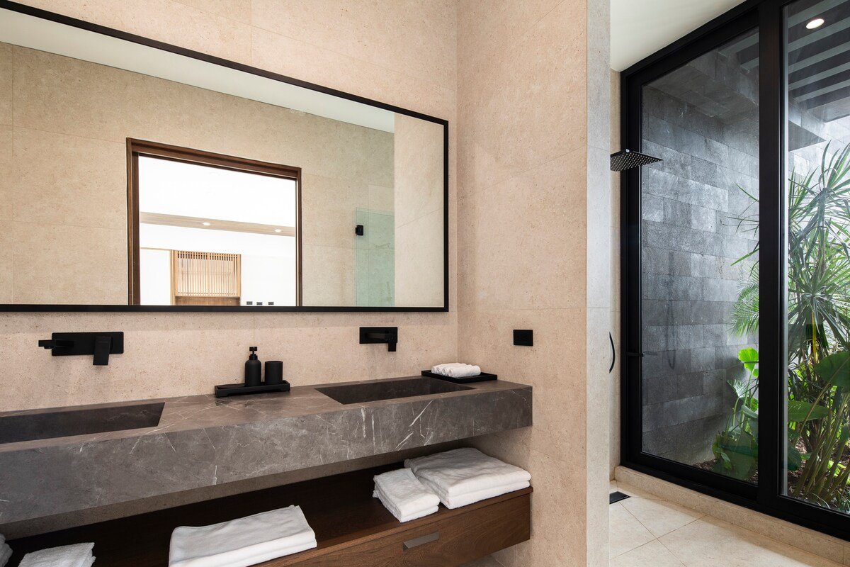 Elu-Architectural Masterpiece Amazing Ocean Views gallery image 4