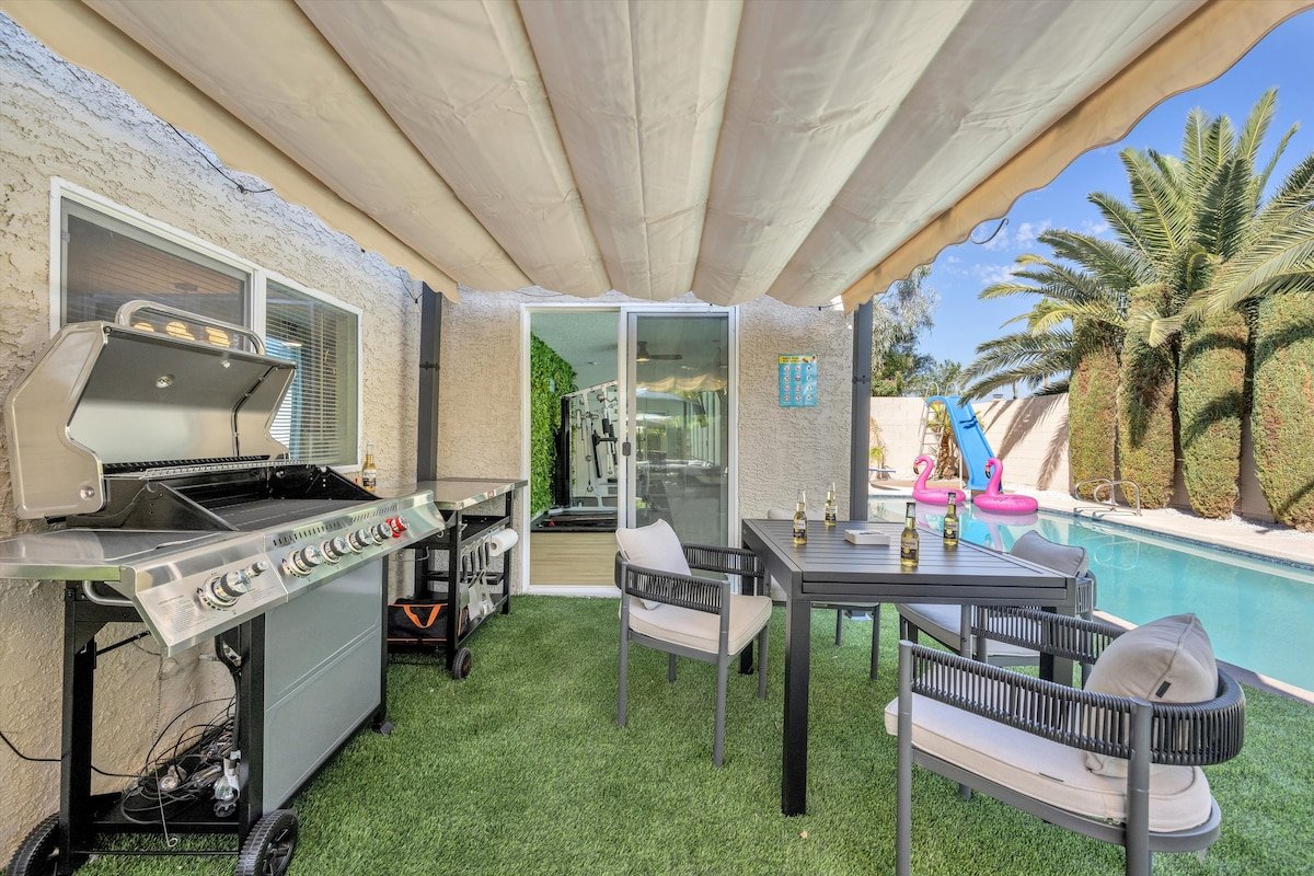 House + Casita! Sleeps 16! • Gym! • Pool & Jacuzzi gallery image 3