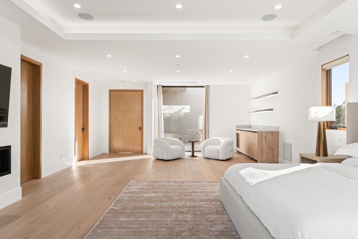 Luxe Pool Retreat, Theater, 5 beds gallery image 3