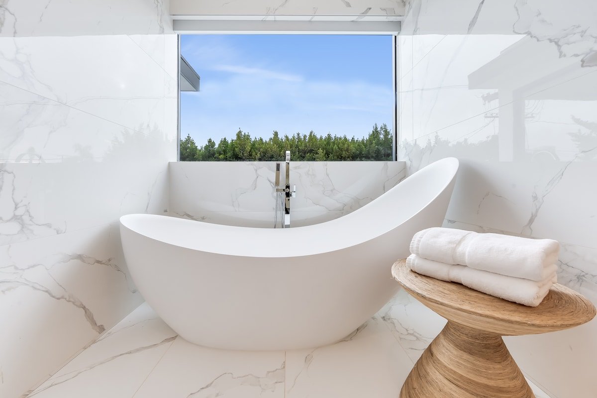 Villa Fendi by LuxJB | Heated Pool | Jacuzzi & Gym gallery image 3