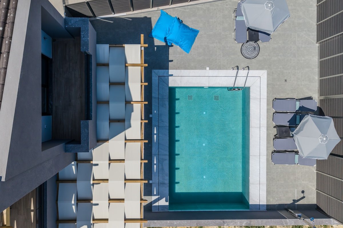 Rosy pair, private pool & jacuzzi near waterpark gallery image 4