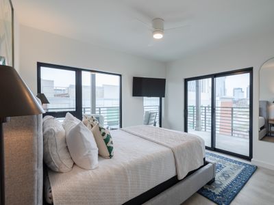 Hyve Vibe in Downtown|Holiday Fireworks