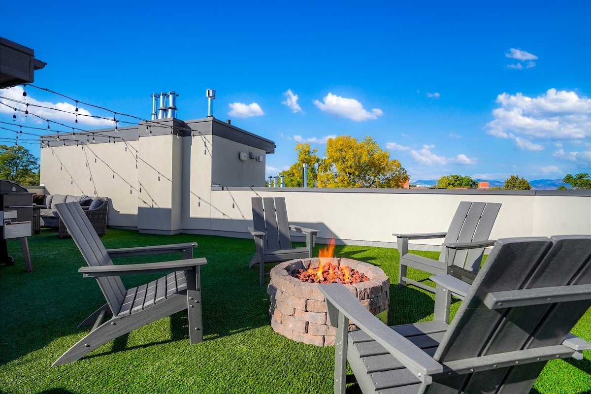 Heart of Tennyson – w/Rooftop Views & $0 cleaning gallery image 3