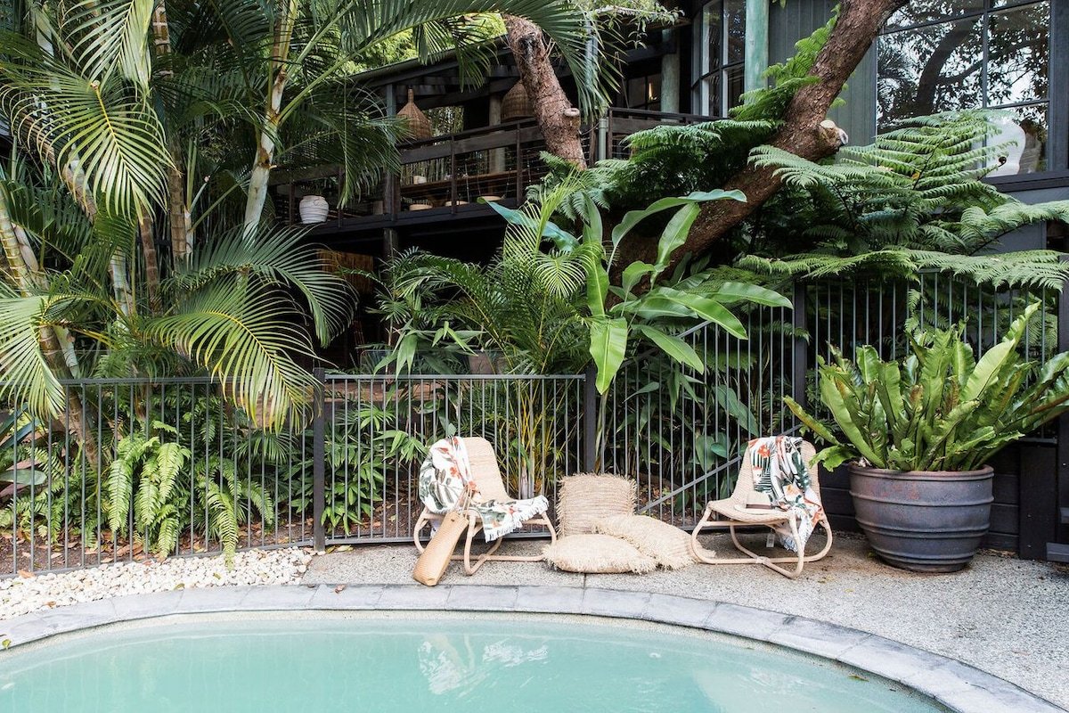 Dukes Beach House – Pool – Location – Style gallery image 2