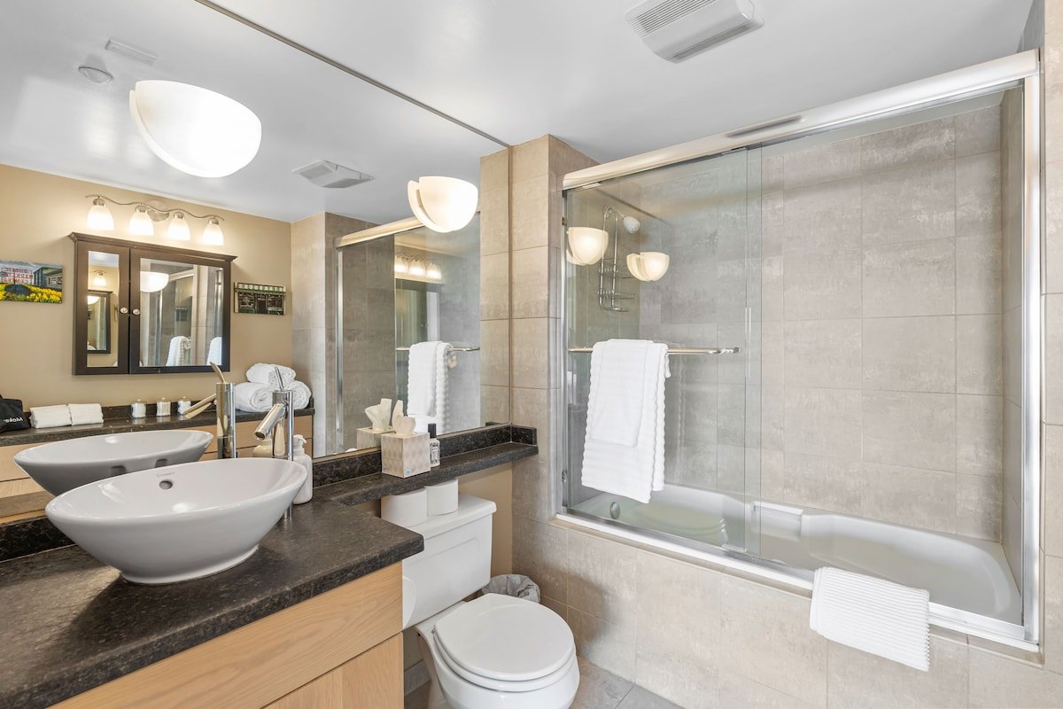 Pike Place Oasis gallery image 5