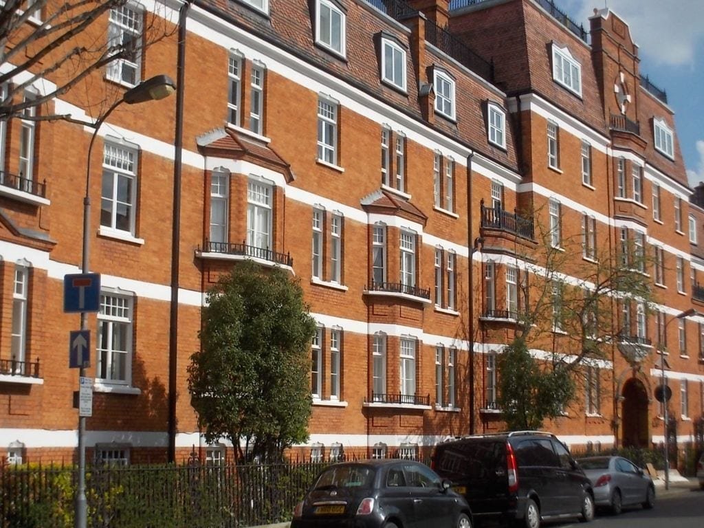 Bright, Cheerful Kensington Flat gallery image 2