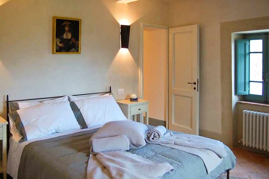 Beautiful modern villa with pool in Val D’Orcia gallery image 2