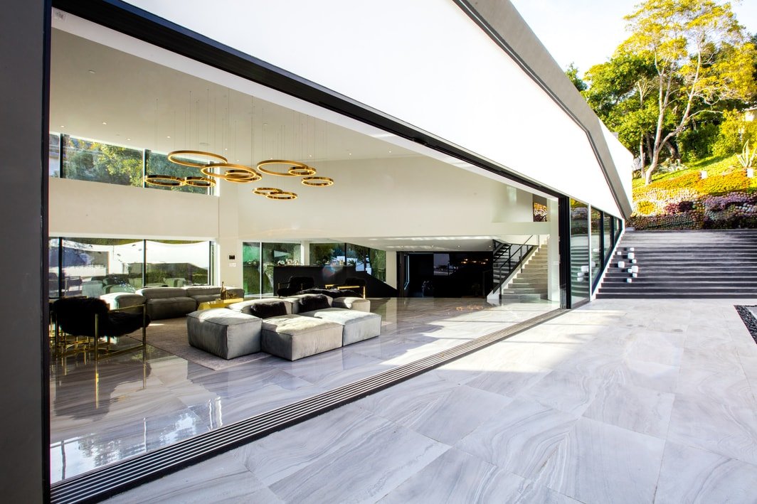 Beverly Hills Luxurious 4BR Villa w/ Pool & Views gallery image 5