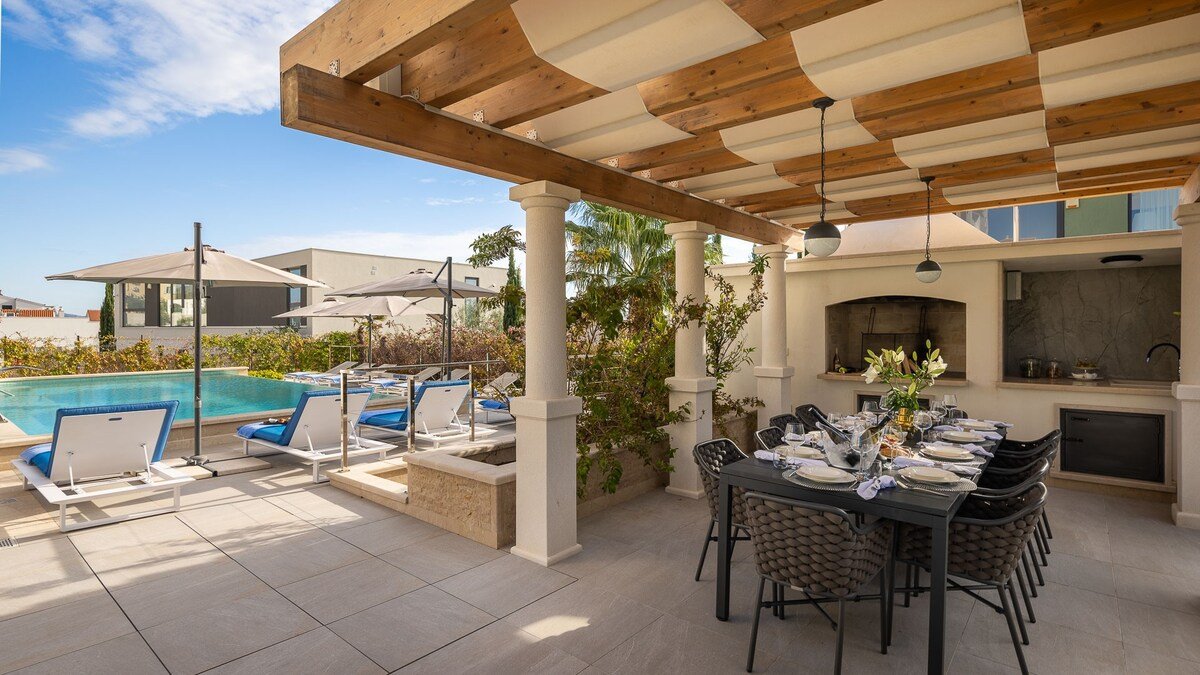 Luxury Beachfront Villa Castello Rogoznica – Pool gallery image 3