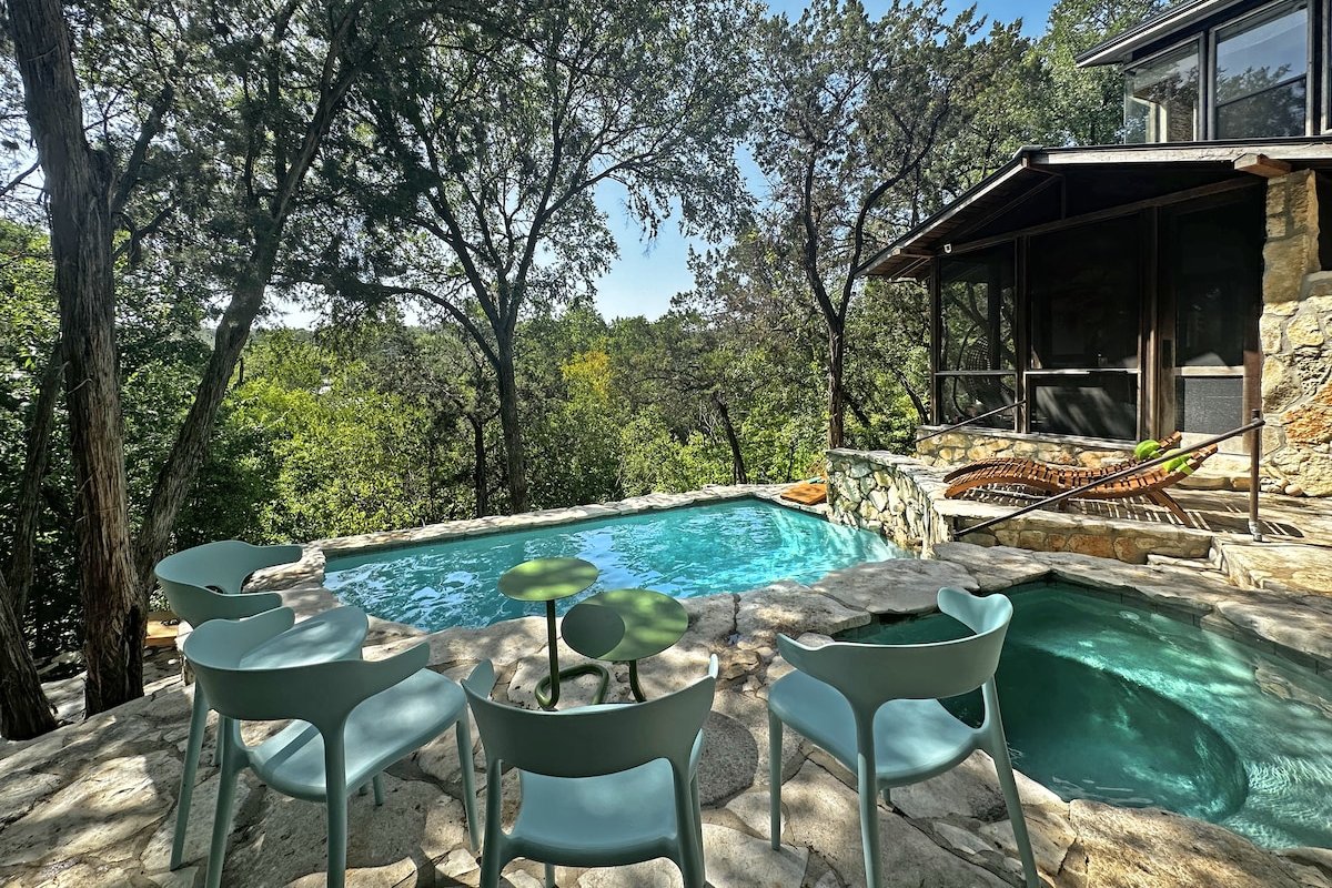 City Retreat in the Trees * Chef’s kitchen & Pool gallery image 4