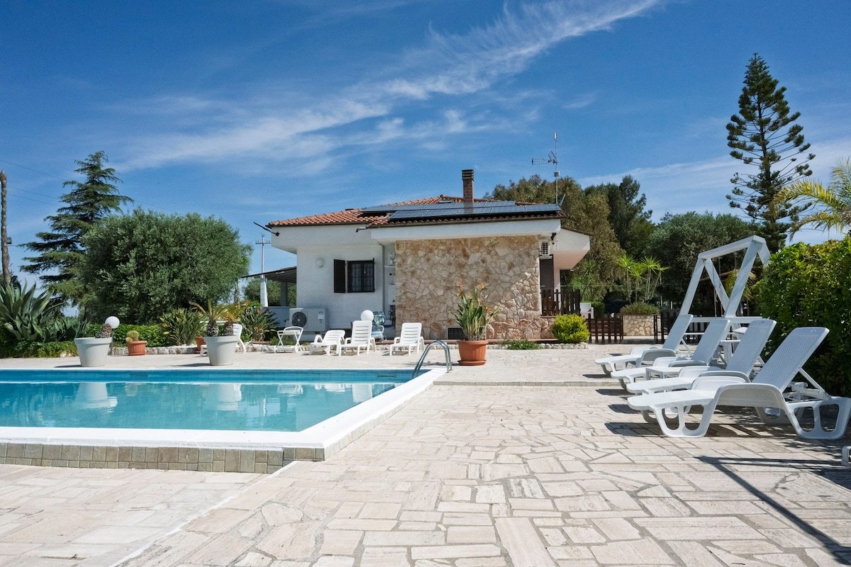 Villa with Pool in Puglia for 8 people gallery image 5