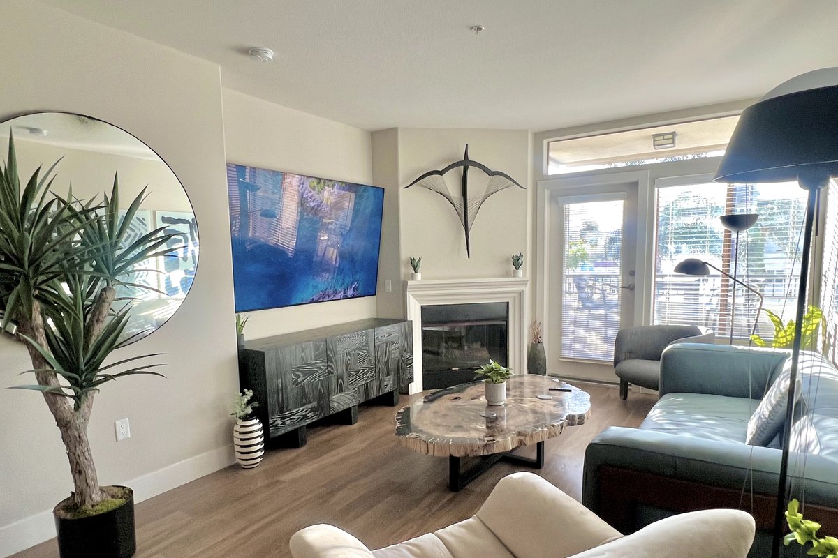 2-Bedroom Masterpiece! Pool View, Parking, Gym+Spa