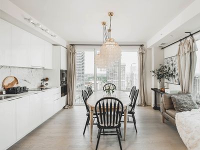 Toronto Low-Penthouse Condo w/ Free Parking