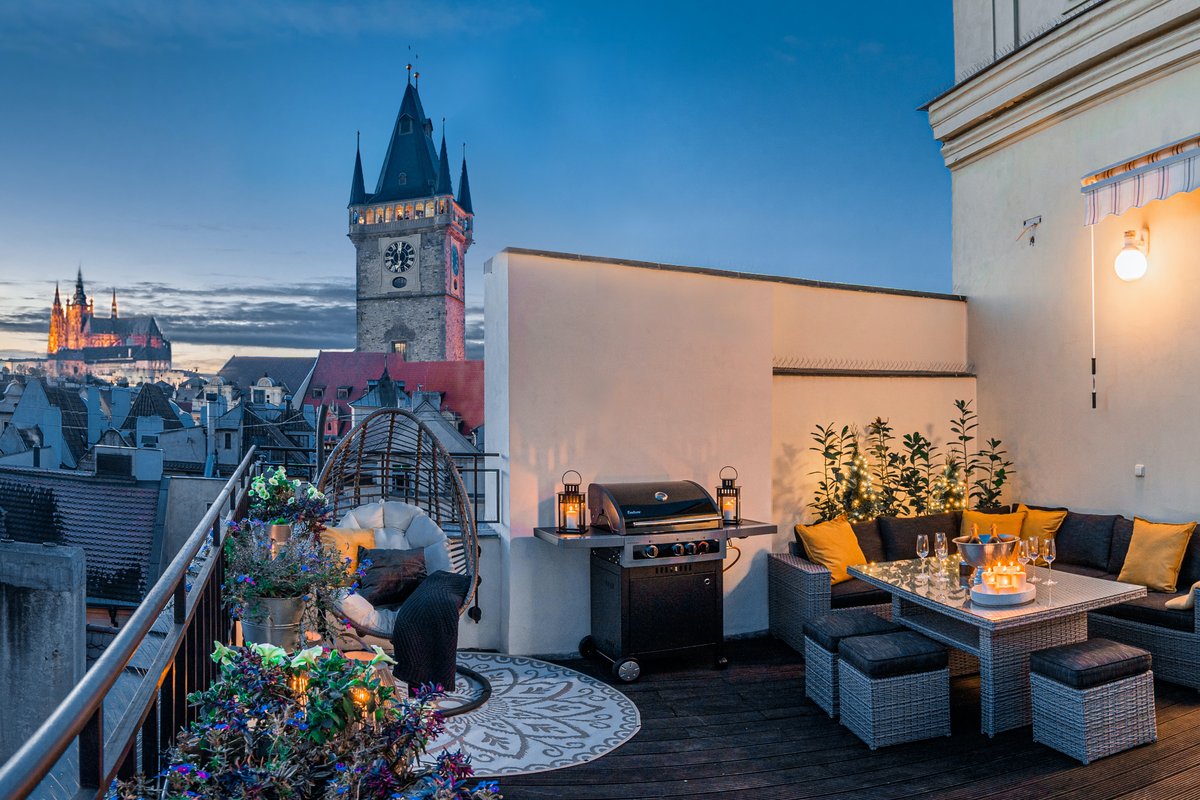 6BR 4,5bath Golden Old Town BBQ & Castle V!EWS