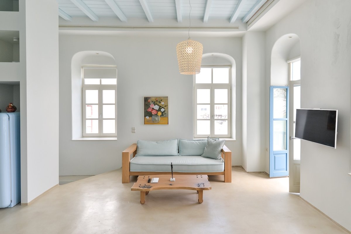 White Memories, seafront luxury apartment Mykonos gallery image 3