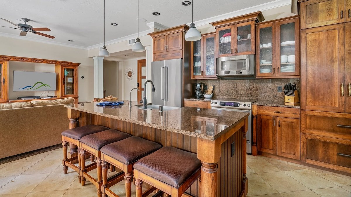 Ground Floor Luxury Penthouse at The Villas | F100 gallery image 5