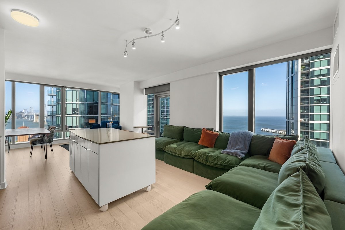 Stunning, Luxe Bay+Bridge Views gallery image 4