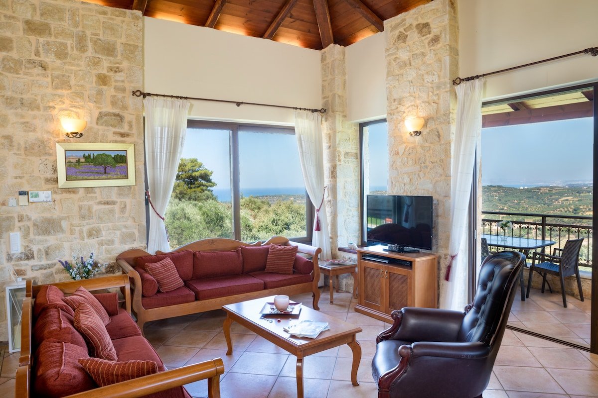 Family Villa w/Private Pool, BBQ & Childrens Area gallery image 5