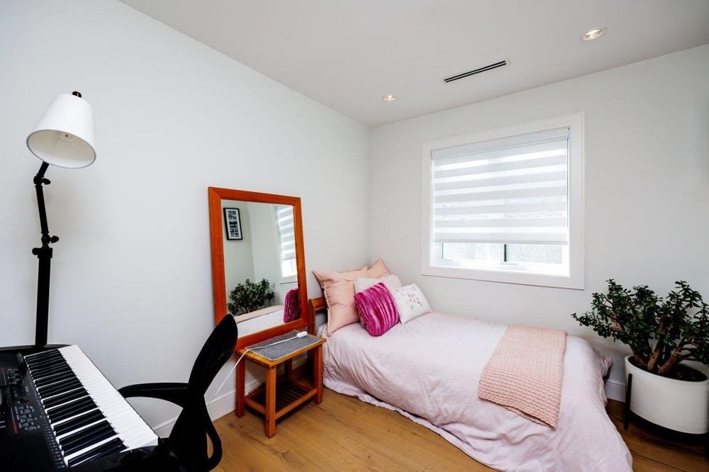 Stylish & modern near Main St Shops & services gallery image 5