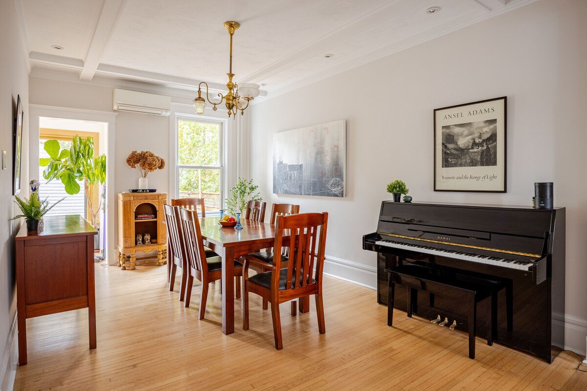 4BR 2BA Cozy Riverdale Gem |Danforth, Kid-Friendly gallery image 5