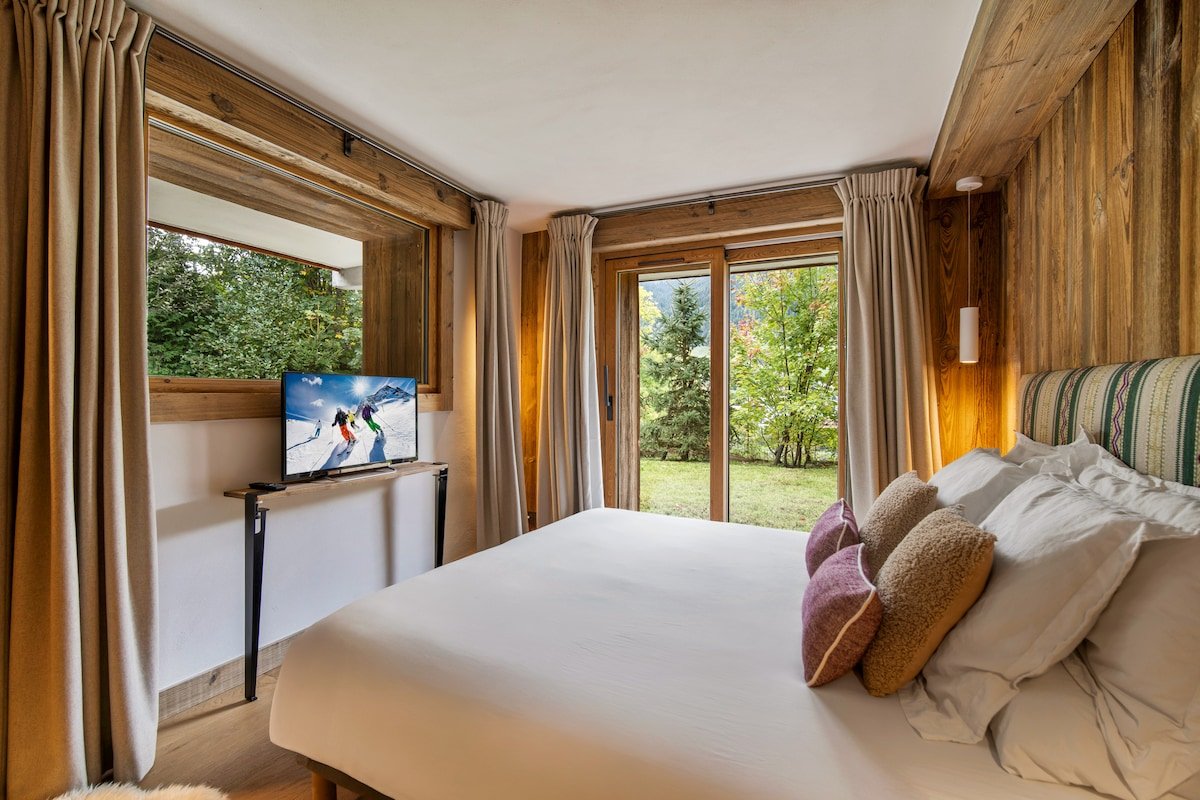 Luxury Chalet Fireplace, Mountain View gallery image 5