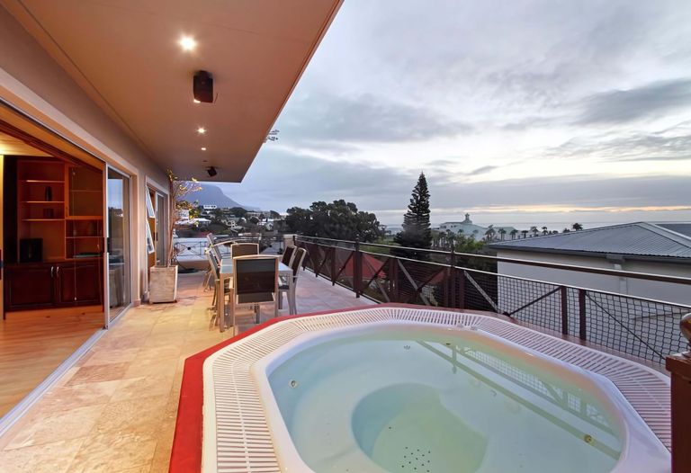 Beachside Penthouse - 3 mins from the beach