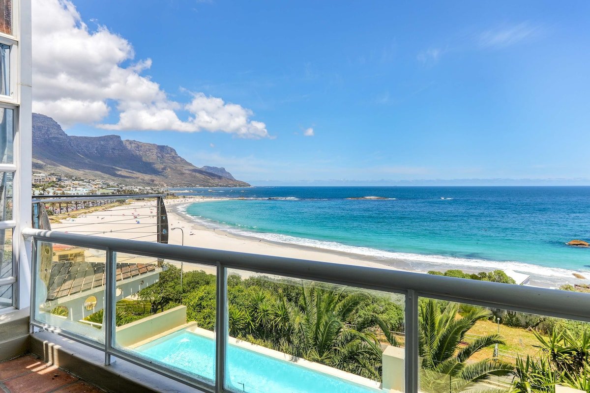 Beach Villa 1 – Large villa on Camps Bay Beach gallery image 2